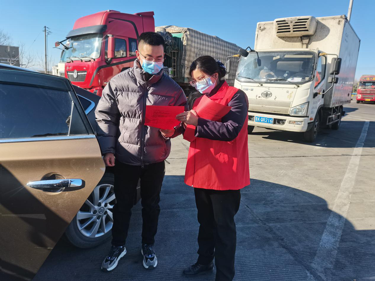 向過往司乘講解憲法相關知識1.png 向過往司乘講解憲法相關知識1.png