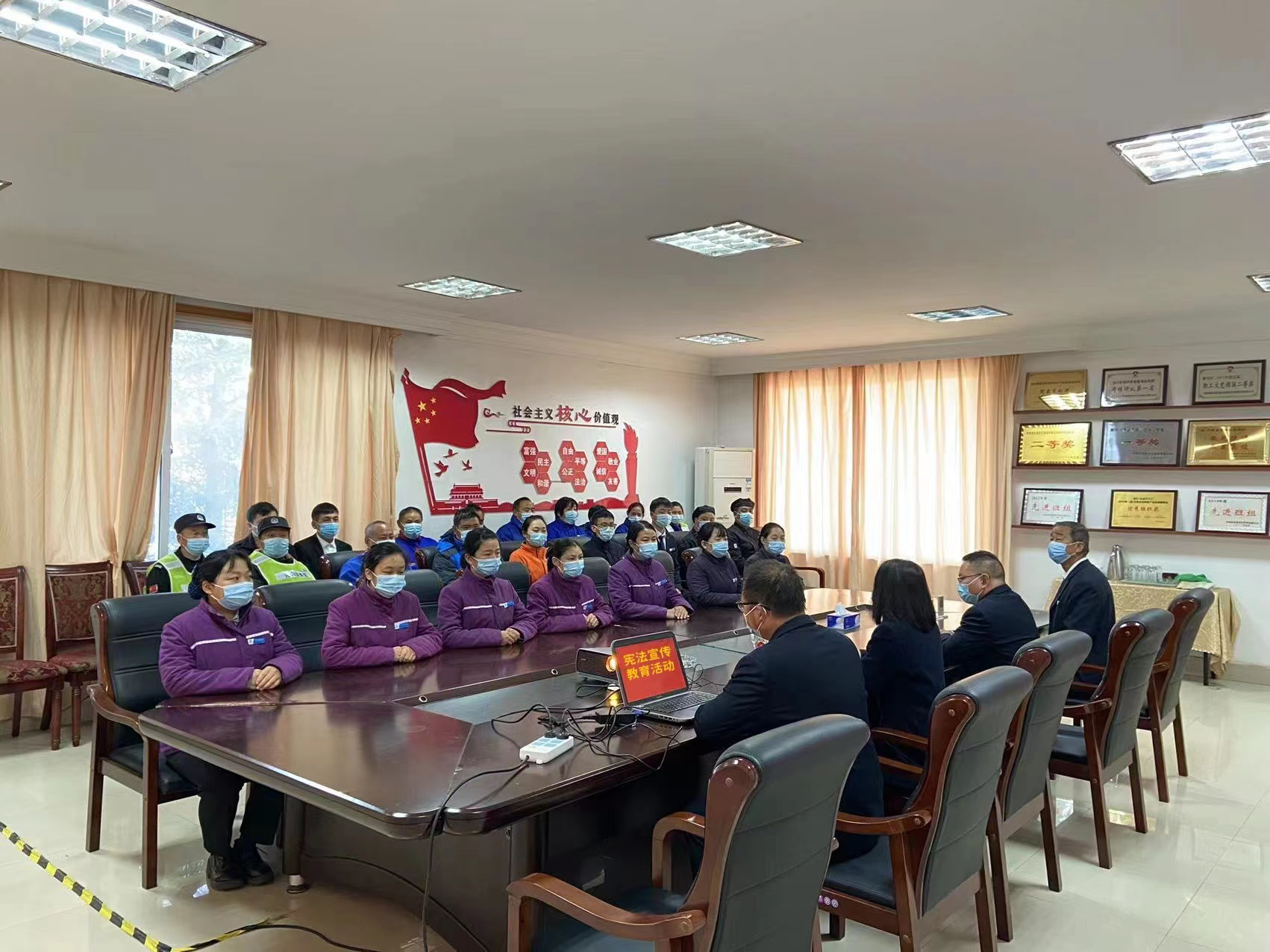 服務區員工學習憲法1.png 服務區員工學習憲法1.png